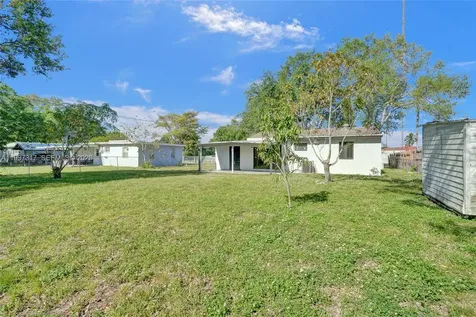 136 Miami Gardens Road West Park FL 33023