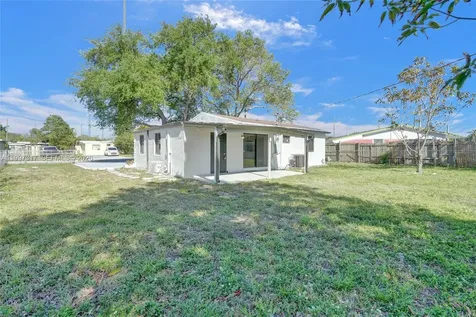 136 Miami Gardens Road West Park FL 33023