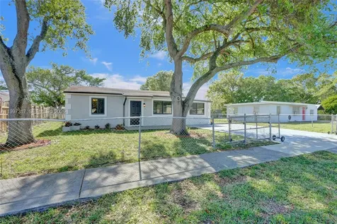136 Miami Gardens Road West Park FL 33023