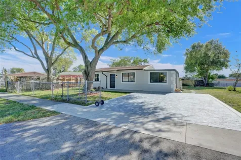 136 Miami Gardens Road West Park FL 33023