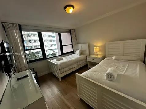 5225 Collins Avenue Miami Beach FL 33140