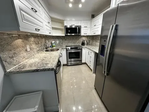 5225 Collins Avenue Miami Beach FL 33140