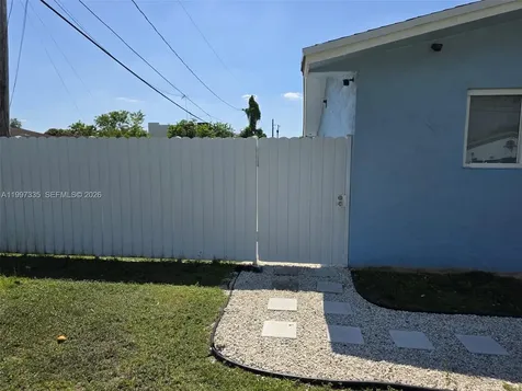 965 NW 10th Street Florida City FL 33034