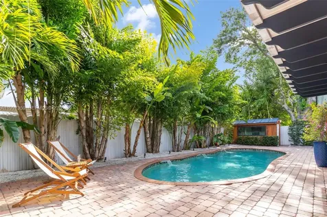 470 NW 88th Terrace El Portal FL 33150