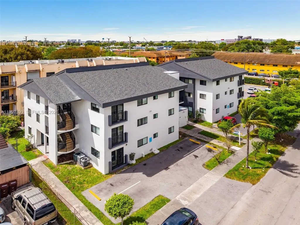 1490 W 42nd Place Hialeah FL 33012