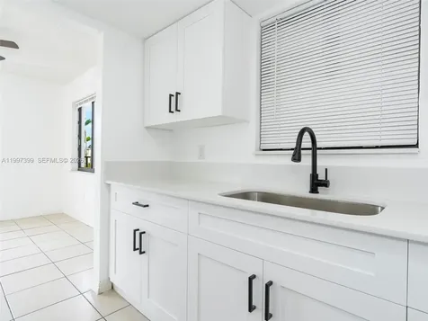 1490 W 42nd Place Hialeah FL 33012