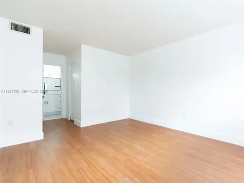 1490 W 42nd Place Hialeah FL 33012