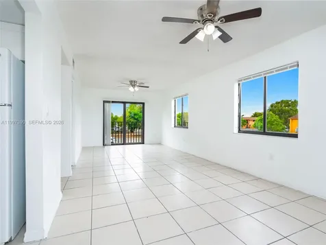 1490 W 42nd Place Hialeah FL 33012