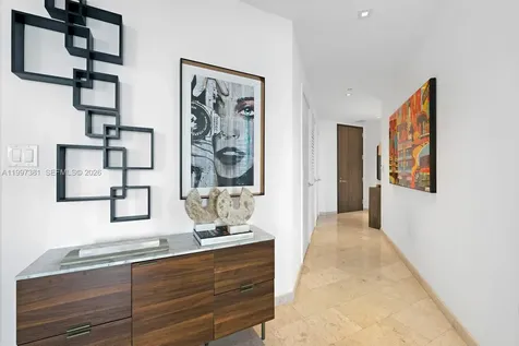 88 SW 7th Street Miami FL 33130