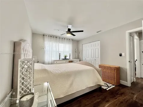 10019 Winding Lake Road Sunrise FL 33351