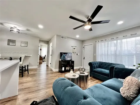 10019 Winding Lake Road Sunrise FL 33351