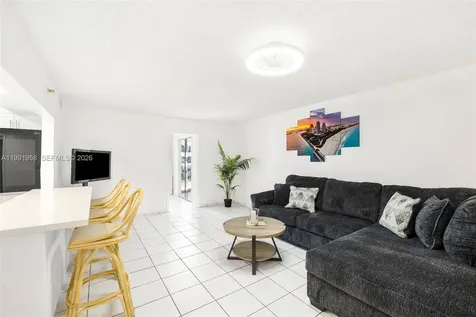 2401 Collins Avenue Miami Beach FL 33140
