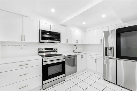 2401 Collins Avenue Miami Beach FL 33140