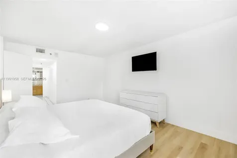 2401 Collins Avenue Miami Beach FL 33140