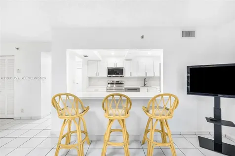 2401 Collins Avenue Miami Beach FL 33140