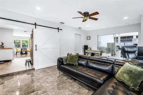 7211 NW 76th Street Tamarac FL 33321