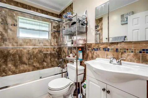 7211 NW 76th Street Tamarac FL 33321