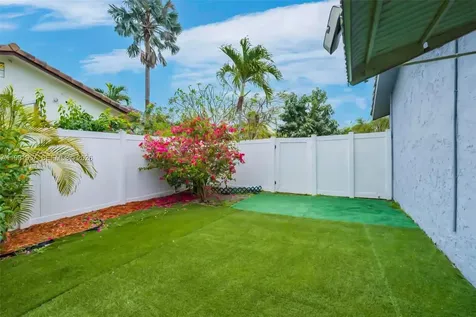 7211 NW 76th Street Tamarac FL 33321
