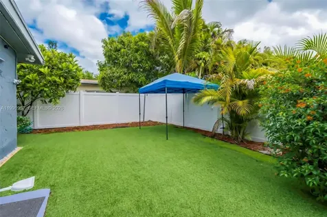 7211 NW 76th Street Tamarac FL 33321