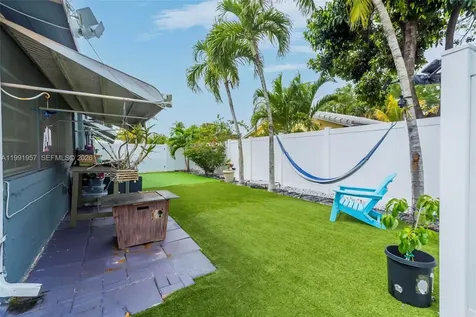 7211 NW 76th Street Tamarac FL 33321