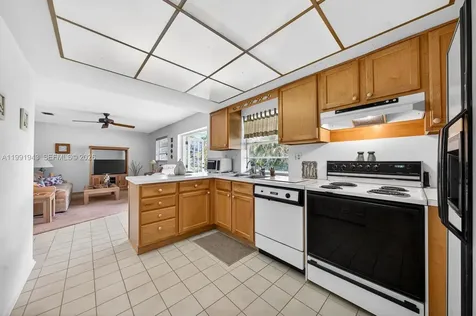 7241 NW 10th Place Plantation FL 33313
