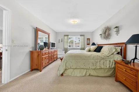 7241 NW 10th Place Plantation FL 33313