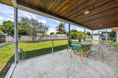 7241 NW 10th Place Plantation FL 33313