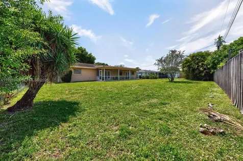 7241 NW 10th Place Plantation FL 33313