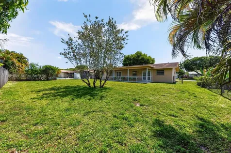 7241 NW 10th Place Plantation FL 33313