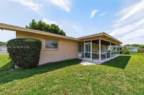 7241 NW 10th Place Plantation FL 33313
