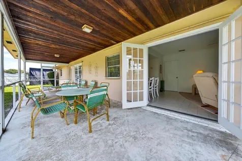 7241 NW 10th Place Plantation FL 33313