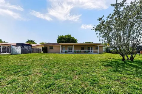 7241 NW 10th Place Plantation FL 33313
