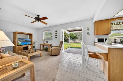 7241 NW 10th Place Plantation FL 33313