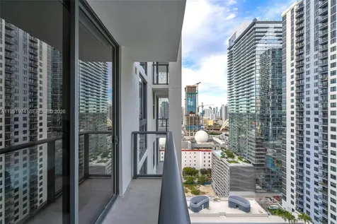 11 NE 6 Th Miami FL 33132