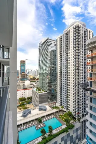 11 NE 6 Th Miami FL 33132