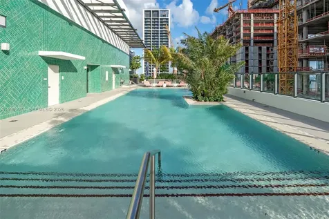11 NE 6 Th Miami FL 33132