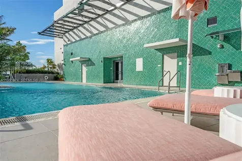 11 NE 6 Th Miami FL 33132