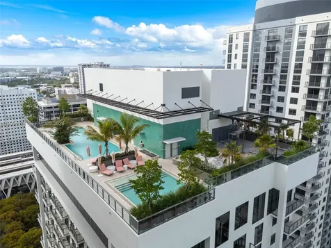 11 NE 6 Th Miami FL 33132