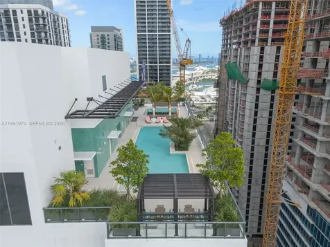 11 NE 6 Th Miami FL 33132