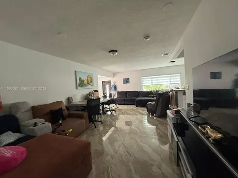 625 E 8th Lane Hialeah FL 33010
