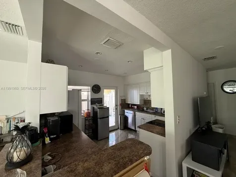 625 E 8th Lane Hialeah FL 33010