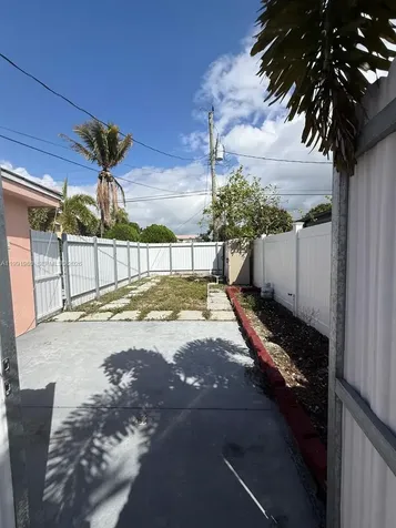 625 E 8th Lane Hialeah FL 33010
