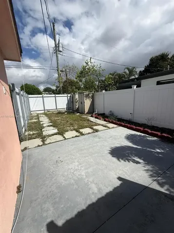 625 E 8th Lane Hialeah FL 33010