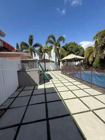 625 E 8th Lane Hialeah FL 33010