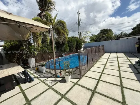 625 E 8th Lane Hialeah FL 33010