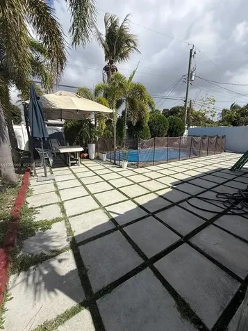 625 E 8th Lane Hialeah FL 33010