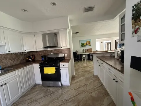 625 E 8th Lane Hialeah FL 33010