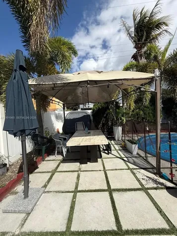 625 E 8th Lane Hialeah FL 33010