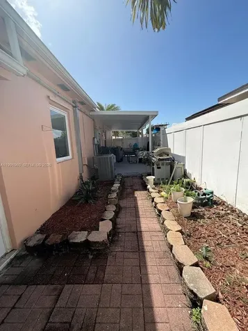 625 E 8th Lane Hialeah FL 33010