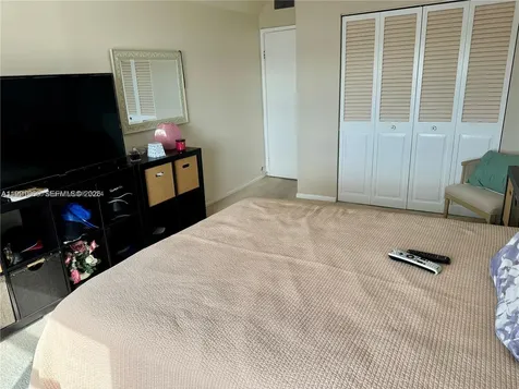 400 Kings Point Drive Sunny Isles Beach FL 33160